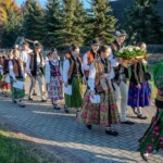 Jubileusz Zespołów Mali Białcanie i Białcanie - złożenie kwiatów na cmentarzu 2024 Jubileusz Zespołów Mali Białcanie i Białcanie - złożenie kwiatów na cmentarzu 2024