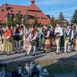 Jubileusz Zespołów Mali Białcanie i Białcanie - złożenie kwiatów na cmentarzu 2024 Jubileusz Zespołów Mali Białcanie i Białcanie - złożenie kwiatów na cmentarzu 2024