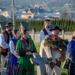 Jubileusz Zespołów Mali Białcanie i Białcanie - złożenie kwiatów na cmentarzu 2024 Jubileusz Zespołów Mali Białcanie i Białcanie - złożenie kwiatów na cmentarzu 2024