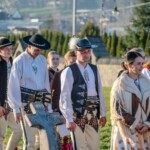 Jubileusz Zespołów Mali Białcanie i Białcanie - złożenie kwiatów na cmentarzu 2024 Jubileusz Zespołów Mali Białcanie i Białcanie - złożenie kwiatów na cmentarzu 2024