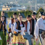 Jubileusz Zespołów Mali Białcanie i Białcanie - złożenie kwiatów na cmentarzu 2024 Jubileusz Zespołów Mali Białcanie i Białcanie - złożenie kwiatów na cmentarzu 2024