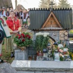 Jubileusz Zespołów Mali Białcanie i Białcanie - złożenie kwiatów na cmentarzu 2024 Jubileusz Zespołów Mali Białcanie i Białcanie - złożenie kwiatów na cmentarzu 2024