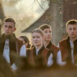 Jubileusz Zespołów Mali Białcanie i Białcanie - złożenie kwiatów na cmentarzu 2024 Jubileusz Zespołów Mali Białcanie i Białcanie - złożenie kwiatów na cmentarzu 2024