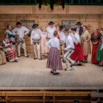 „Jedrzej Wierch i pragrafy” w BCK w wykonaniu Zespołu Góralskiego „Ślebodni” z Leśnicy-Gronia - 2025-07-16 „Jedrzej Wierch i pragrafy” w BCK w wykonaniu Zespołu Góralskiego „Ślebodni” z Leśnicy-Gronia - 2025-07-16