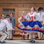 Występ Zespołów Góralskich "Zawaternik" i "Ślebodni" z Leśnicy-Gronia w Bukowiańskim Centrum Kultury 2025-07-17 Występ Zespołów Góralskich "Zawaternik" i "Ślebodni" z Leśnicy-Gronia w Bukowiańskim Centrum Kultury 2025-07-17