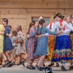 Występ Zespołów Góralskich "Zawaternik" i "Ślebodni" z Leśnicy-Gronia w Bukowiańskim Centrum Kultury 2025-07-17 Występ Zespołów Góralskich "Zawaternik" i "Ślebodni" z Leśnicy-Gronia w Bukowiańskim Centrum Kultury 2025-07-17