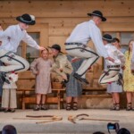 Występ Zespołów Góralskich "Zawaternik" i "Ślebodni" z Leśnicy-Gronia w Bukowiańskim Centrum Kultury 2025-07-17 Występ Zespołów Góralskich "Zawaternik" i "Ślebodni" z Leśnicy-Gronia w Bukowiańskim Centrum Kultury 2025-07-17