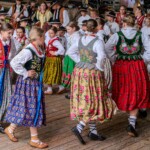 XXII Dzień Polowaca - XXIV Tatrzańskie Wici - Koncert Jubileuszowy z okazji 70-lecia istnienia zespołu dziecięcego z Jurgowa - Mali Jurgowianie - Jurgów - Amfiteatr nad rzeką Białką 2025-07-27 XXII Dzień Polowaca - XXIV Tatrzańskie Wici - Koncert Jubileuszowy z okazji 70-lecia istnienia zespołu dziecięcego z Jurgowa - Mali Jurgowianie - Jurgów - Amfiteatr nad rzeką Białką 2025-07-27