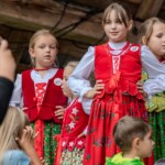 XXII Dzień Polowaca - XXIV Tatrzańskie Wici - Koncert Jubileuszowy z okazji 70-lecia istnienia zespołu dziecięcego z Jurgowa - Mali Jurgowianie - Jurgów - Amfiteatr nad rzeką Białką 2025-07-27 XXII Dzień Polowaca - XXIV Tatrzańskie Wici - Koncert Jubileuszowy z okazji 70-lecia istnienia zespołu dziecięcego z Jurgowa - Mali Jurgowianie - Jurgów - Amfiteatr nad rzeką Białką 2025-07-27